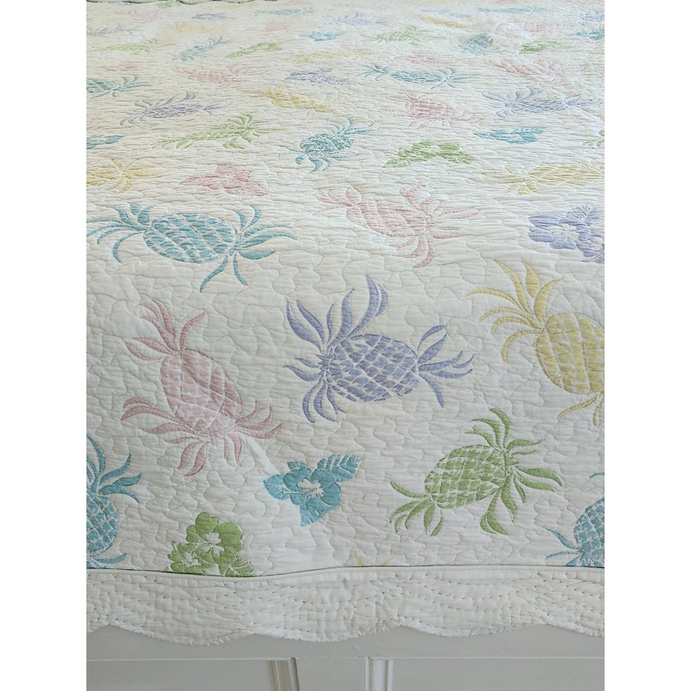 Lilly Pulitzer Quilt Comforter Bedspread Pastel Pineapples + 2 Shams KING - Picture 2 of 11